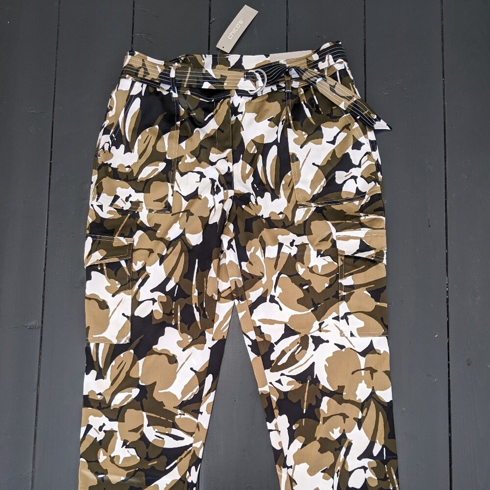 NWOT Chico's Women's Satin Belted Camo - Floral Cargo Ankle Capri Pants Sz 8